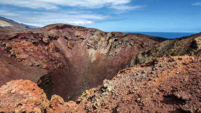 Krater des Montaña Orchilla auf El Hierro | © Sunhikes Krater des Montaña Orchilla auf El Hierro | © Sunhikes
