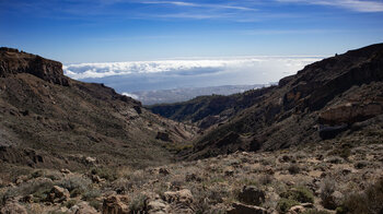 Blick durch den Barranco del Río auf den Atlantik