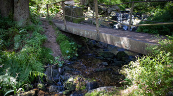 Brücke am Felsenweg über den Seebach