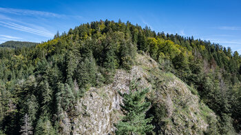 Blick auf die felsigen Berghänge beim Studentenfelsen