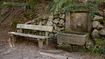 Rastmöglichkeit am Lorenzbrunnen