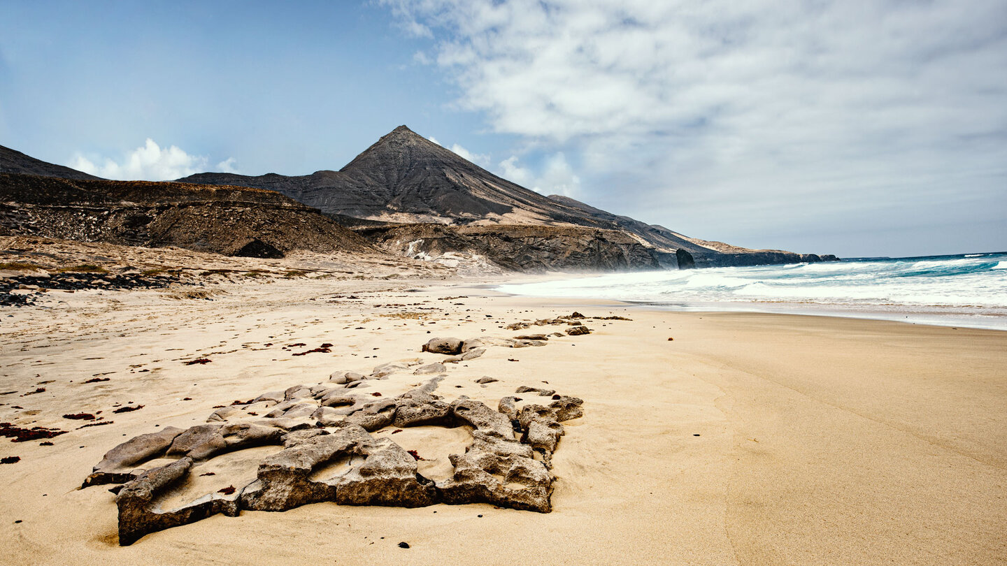 die Wanderung zum Roque del Morro führt durch eine raue Küstenlandschaft