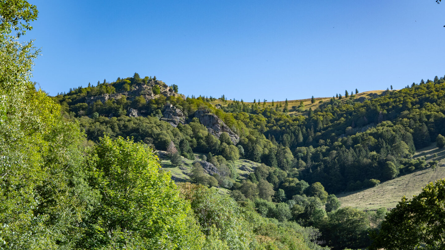 die Rapsfelsen vom Wanderweg bei den Belchenhöfen