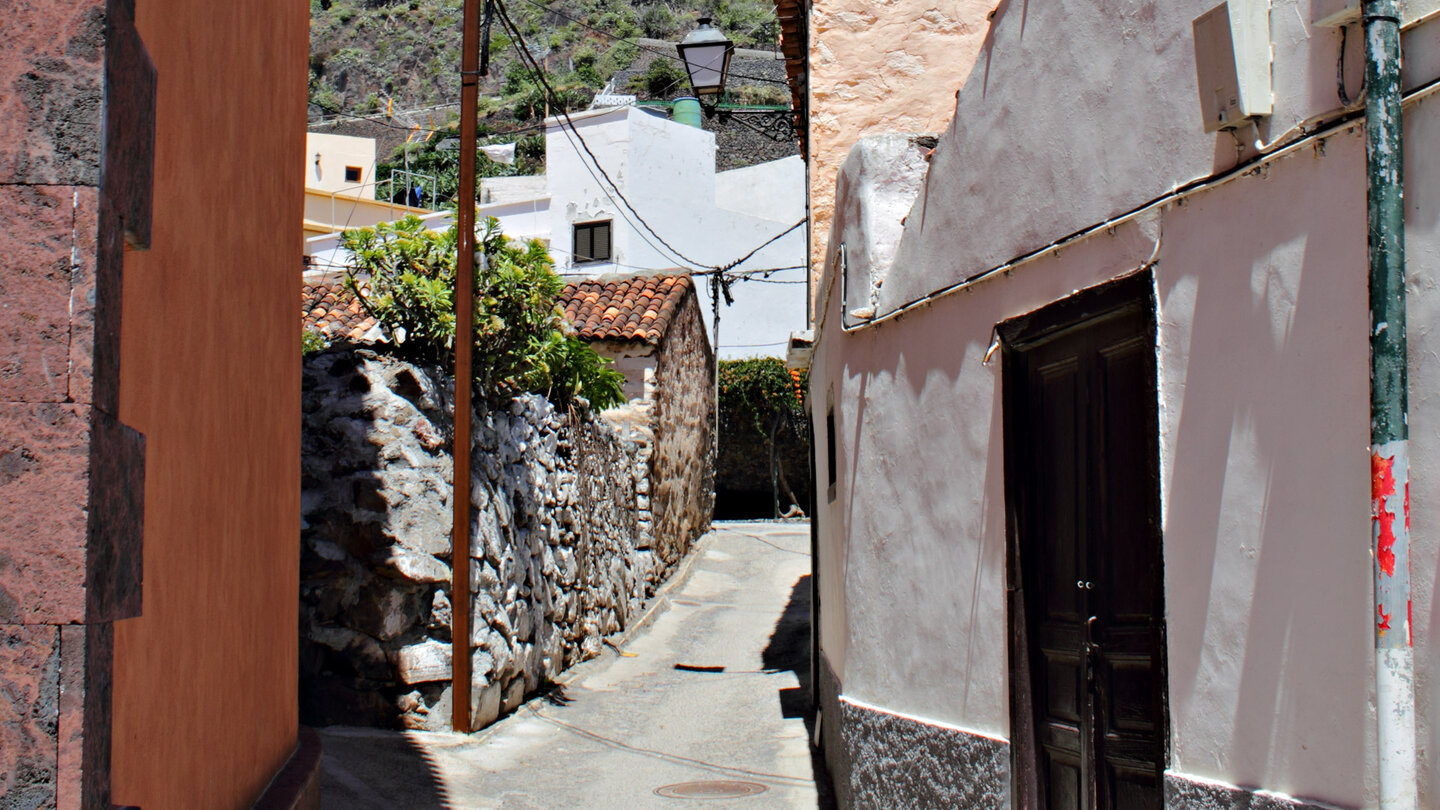 verwinkelte Sträßchen führen durch Agulo auf La Gomera