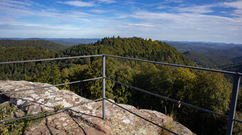 grandioser Ausblick von der Hohenbourg zur Wegelnburg