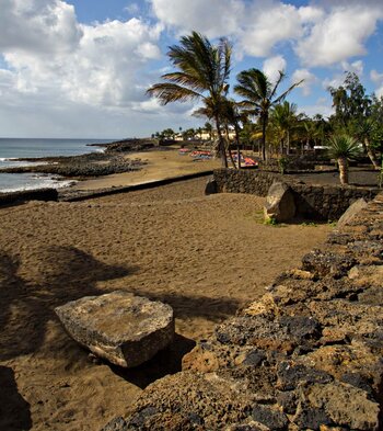 die schön angelegte Promenade in Costa Teguise auf Lanzarote lädt zum Verweilen ein