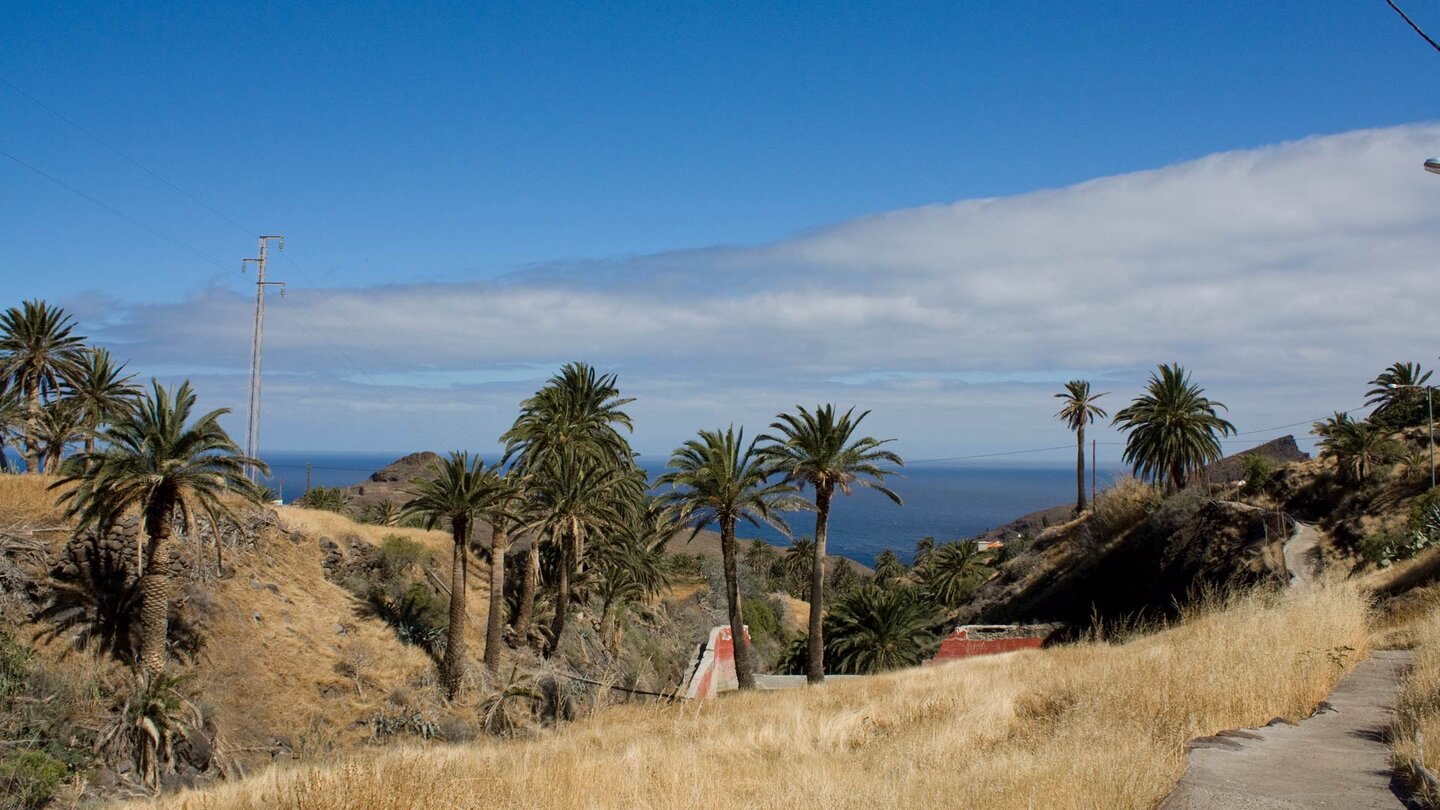 Wanderweg zur Playa del Trigo auf Gomera mit Meerblick