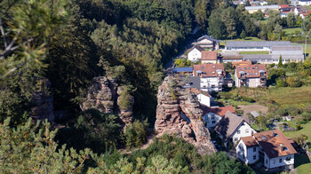 Blick vom Schalbenfelsen auf den Schillerfelsen