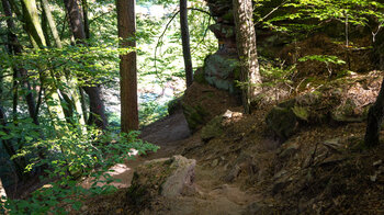 Wanderweg bei den Schillerfelsen