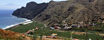 Blick vom Mirador de Agula auf den gleichnamigen Ort auf La Gomera