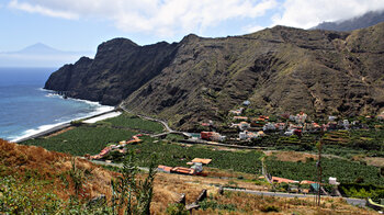 Blick vom Mirador de Agula auf den gleichnamigen Ort auf La Gomera