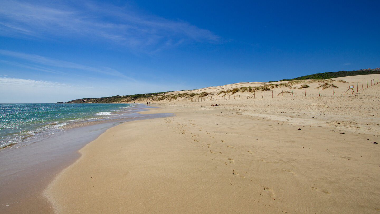 Playa de Valdevaqueros mit der Düne von Punta Paloma