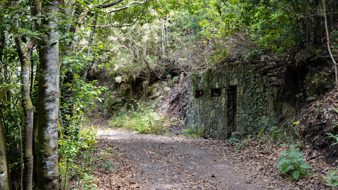 eine Galería auf der Wanderroute von Las Portales nach Erjos