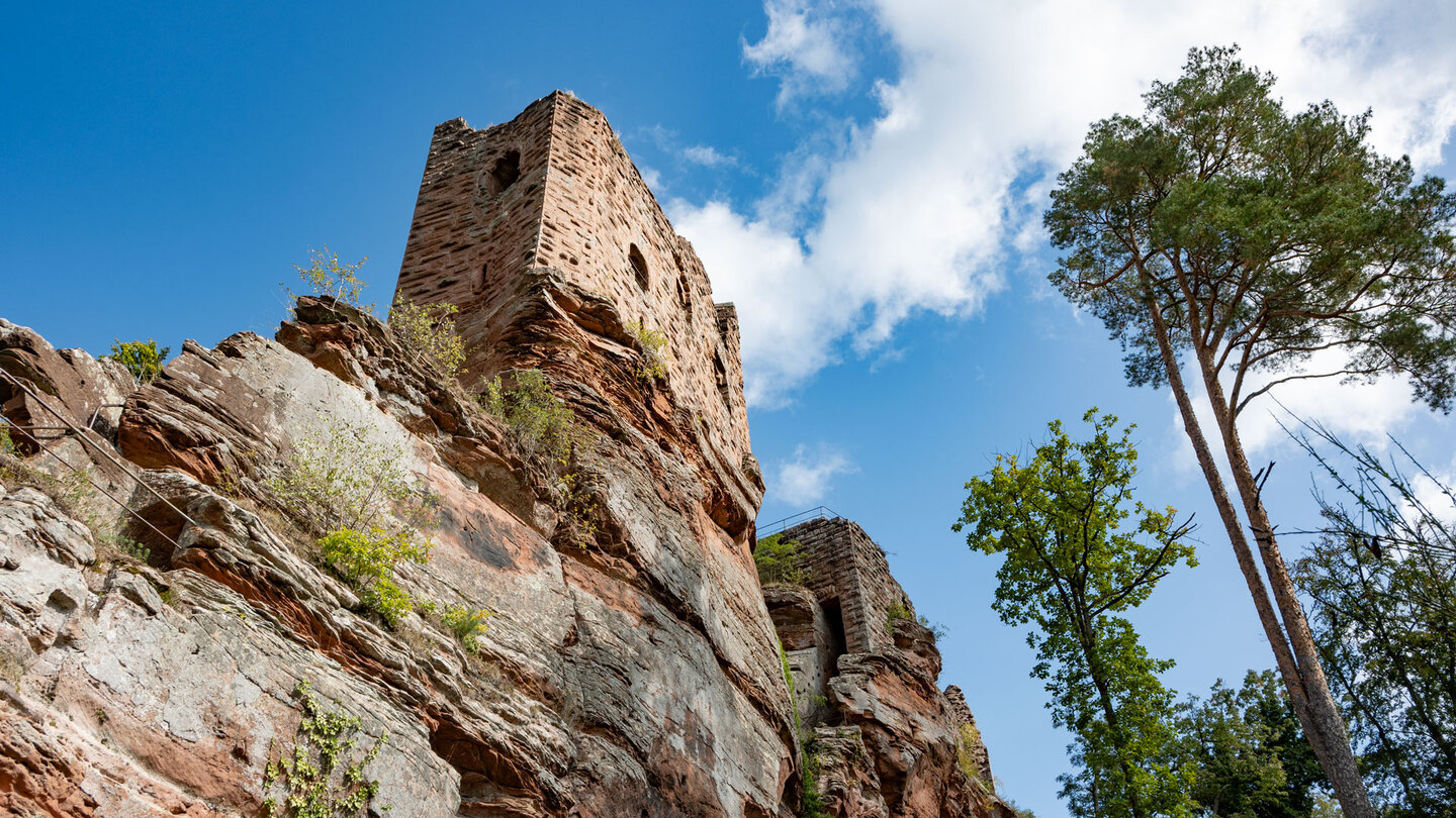 die Burgruine wurde auf dem namensgebenden Fels Wasigenstein erbaut