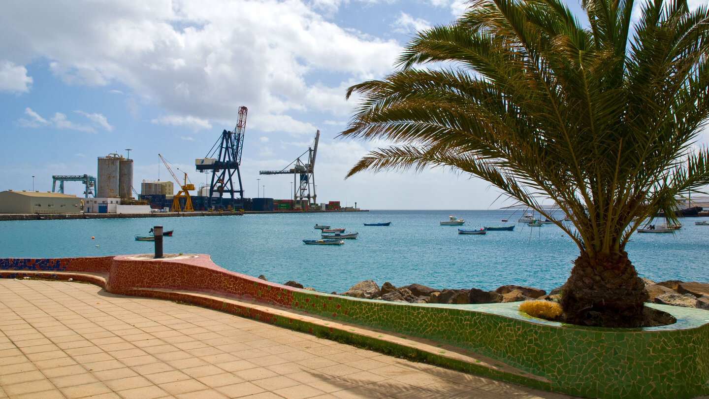 an der Strandpromenade in Puerto del Rosario auf Fuerteventura