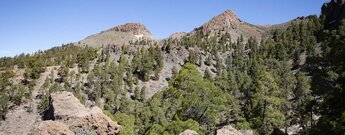 Roque del Almendro und links der El Sombrero