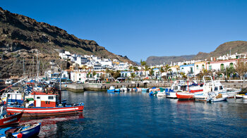 Blick über den Hafen von Puerto de Mogán auf Gran Canaria