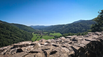 imposanter Ausblick vom Château de Wildenstein Ausblick vom Château de Wildenstein