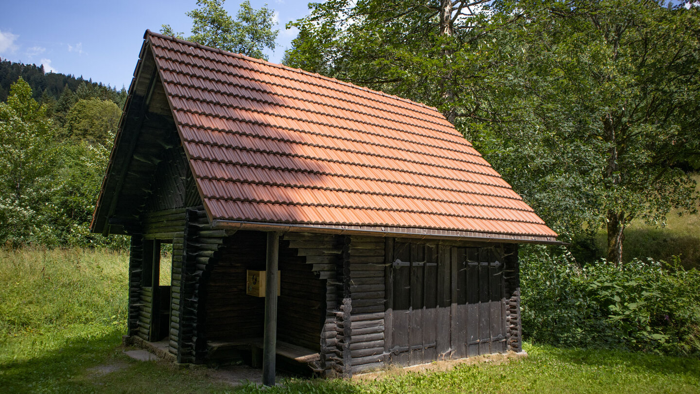 die Wiesenhütte entlang der Wanderroute