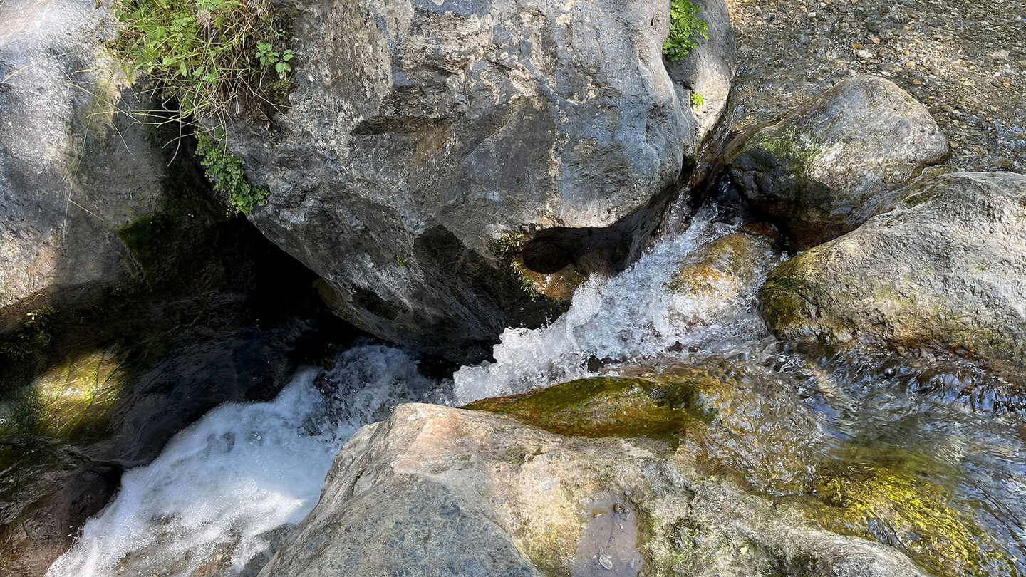 keine Wasserfälle am Río Monachil