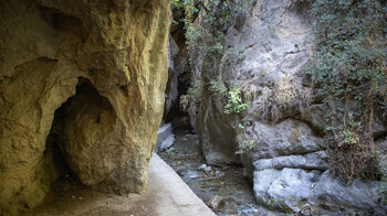 Engstelle der Monachil-Schlucht bei der Cueva de las Palomas