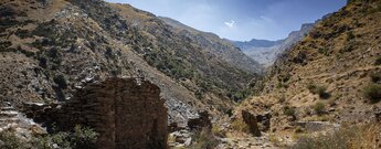 der Wanderweg Vereda de la Estrella führt an den Ruinen Minas de la Estrella in der Sierra Nevada vorbei Ruinen Minas de la Estrella in der Sierra Nevada