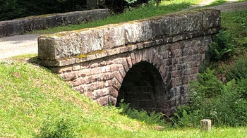 kleine Steinbrücke über den Brotenaubach