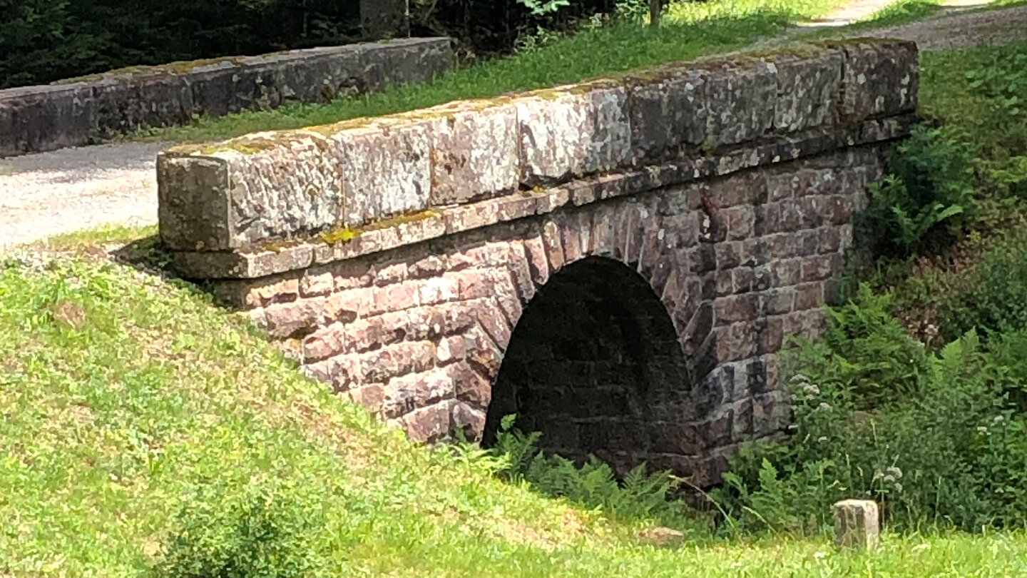 kleine Steinbrücke über den Brotenaubach