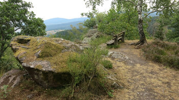 der Lochfelsen am Lautenfelsenweg