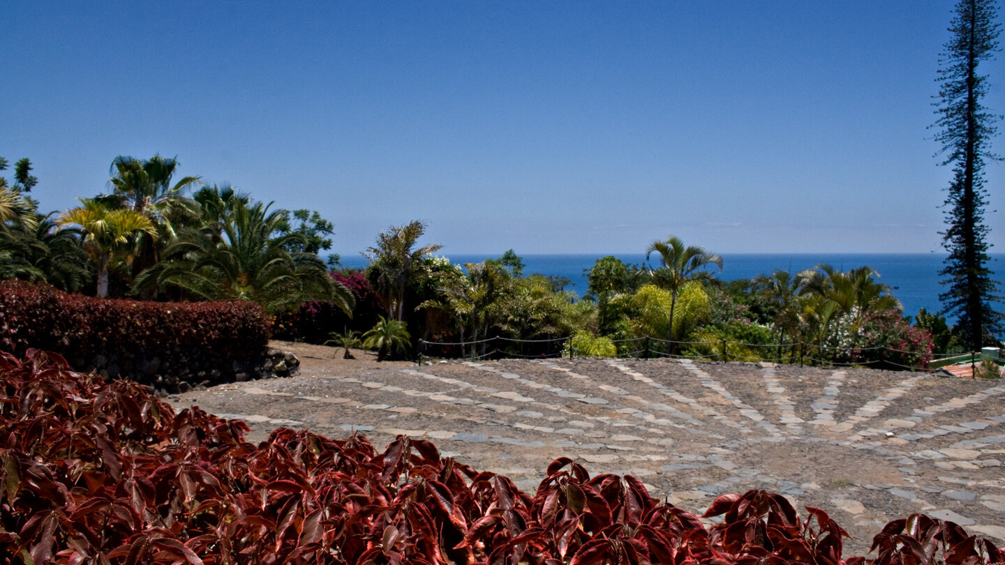 Ausblick vom Parque De Las Eras zum Atlantik bei Playa de Santiago auf La Gomera