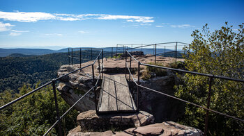 traumhaftes Panorama vom Felsplateau der Ruine Loewenstein