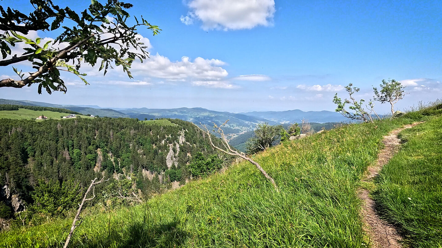 Ausblick nach Trois Fours vom Wanderweg