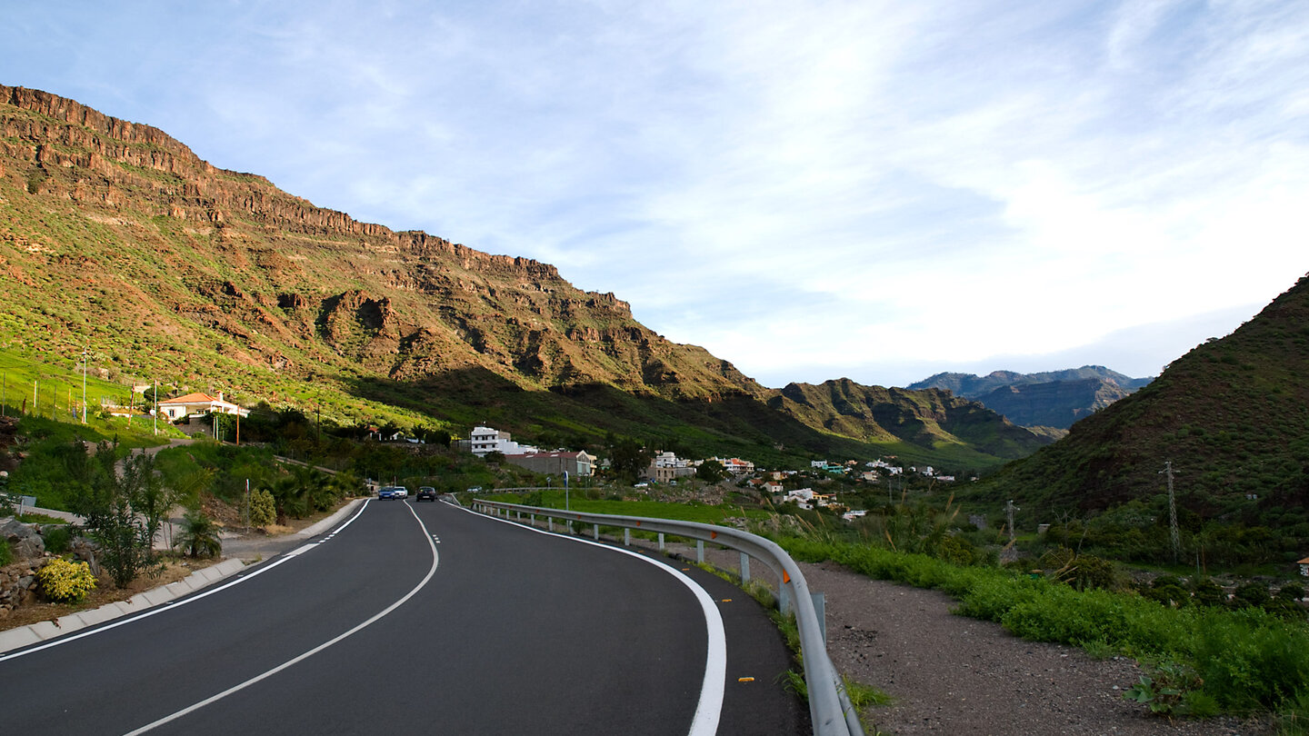 Blick über den Barranco de Mogán auf Gran Canaria von der Bundesstrasse GC 200