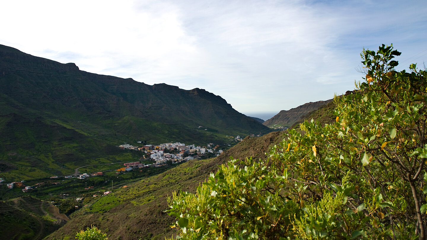 Blick über den Barranco de Mogán auf Gran Canaria