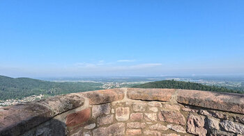 Ausblick vom Schloss Hohenbaden bis in die Rheinebene