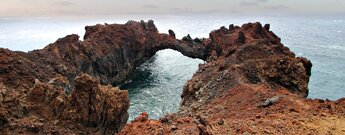 das imposante Felstor Arco de la Tosca auf El Hierro