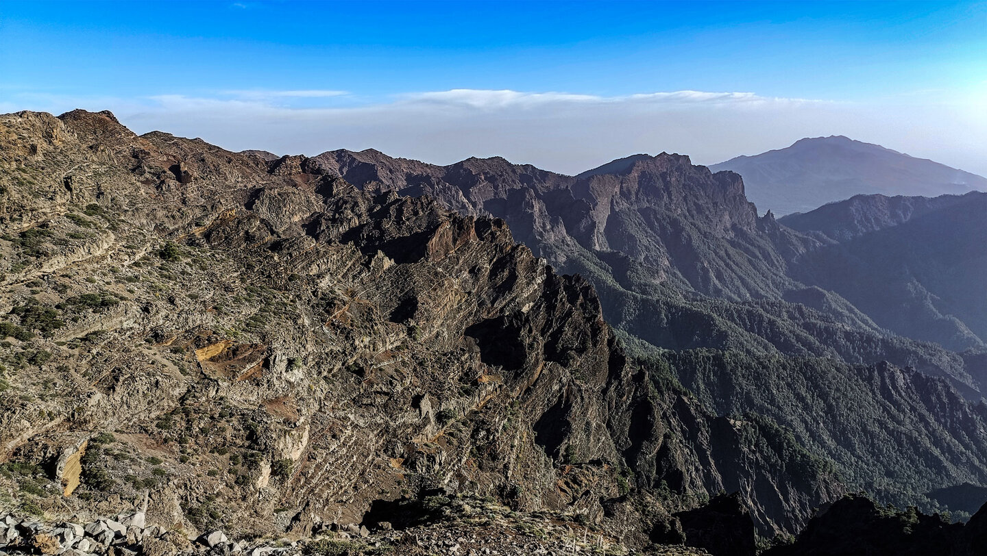 die zerklüfteten Wände der Caldera de Taburiente bei Pico de la Cruz