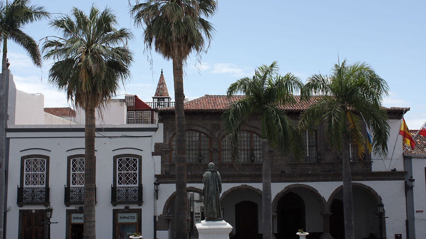traditionelle Fassaden des Rathauses an der Plaza de España in Santa Cruz de La Palma