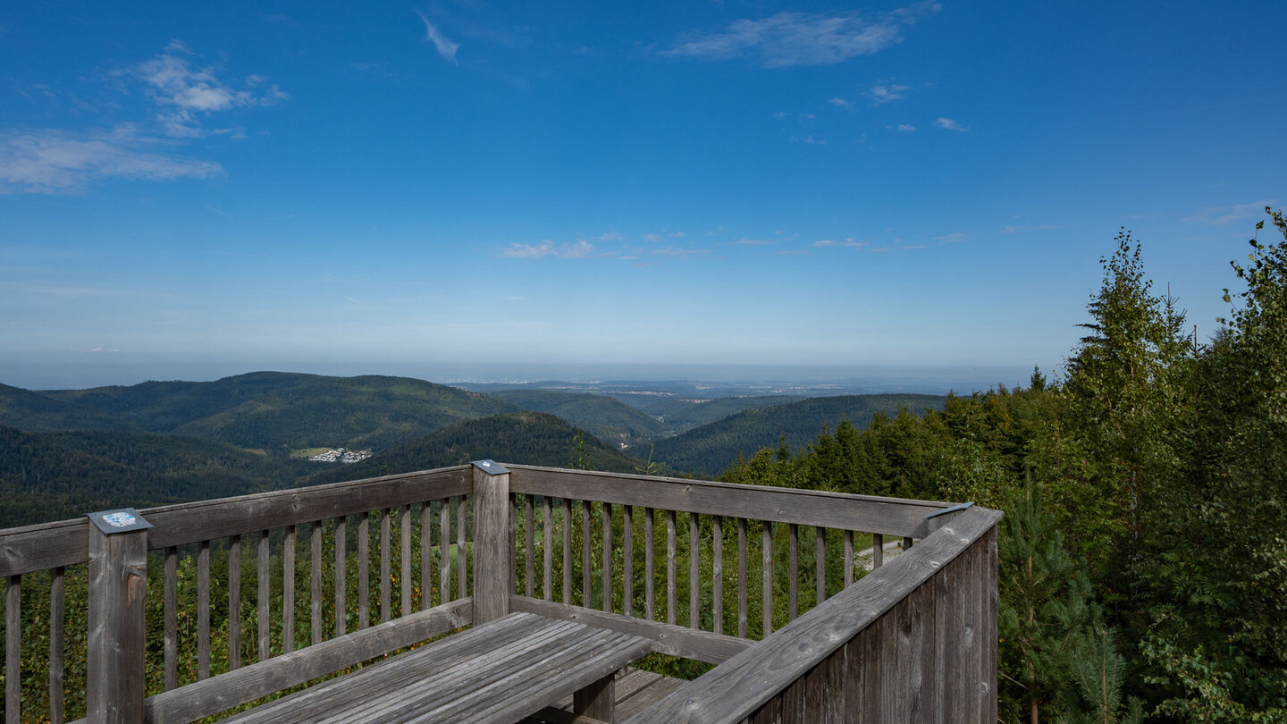 Blick auf die Rheinebene von der Aussichtsplattform Kurzhüttensteigle