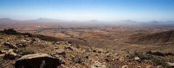 vom Wanderweg bieten sich Ausblicke über die Eben von Antigua