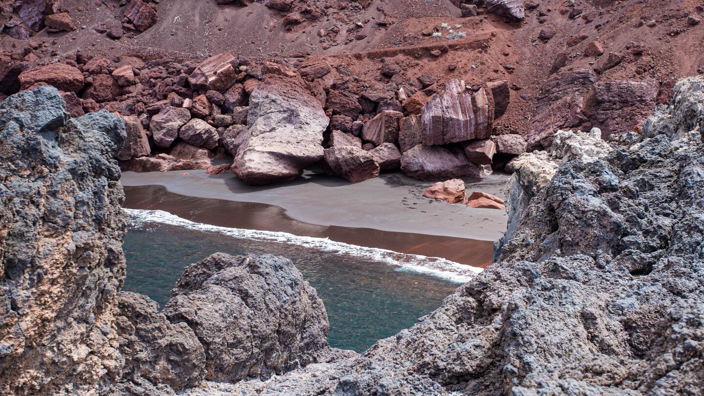 grandioses Farbspiel am Strand Playa Roja auf El Hierro