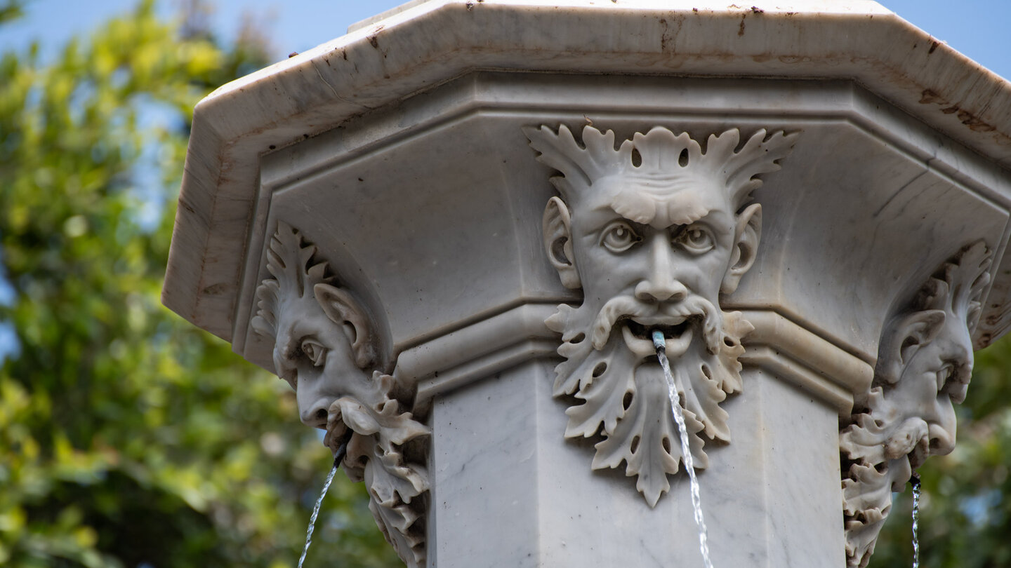 der Brunnen an der Plaza del Adelantado in San Cristóbal