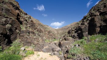 Basaltfelsen an den Wänden des Barranci de Tenegüime auf Lanzarote