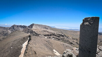 Gipfelsäule des Veleta