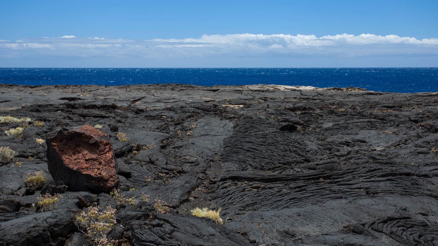 das Lavaplateau von Los Lajiales auf El Hierro an der Küste