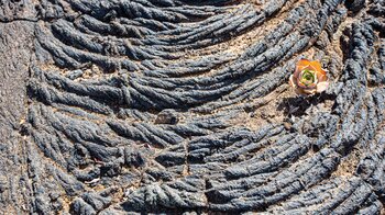 typisch für Vulkanlandschaft von Los Lajiales auf El Hierro ist die Strick- oder Seillava