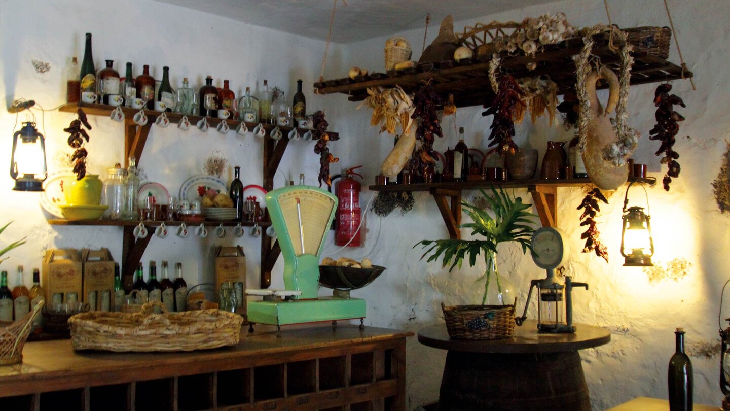 die voll ausgestattete traditionelle Küche im Museo Agrícola El Patio auf Lanzarote