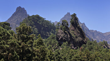 Blick zum Roque del Huso von der Playa de Taburiente auf La Palma