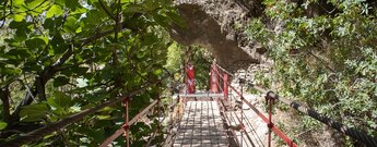 Hängebrücken auf der Wanderung Cahorras de Monachil