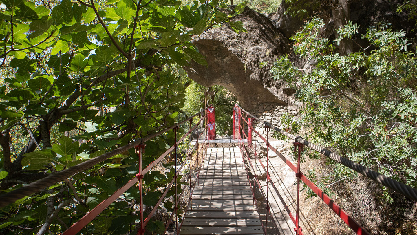 Hängebrücken auf der Wanderung Cahorras de Monachil